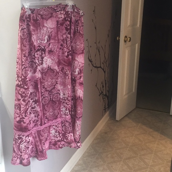 Burgundy batik print lined chiffon skirt - Picture 1 of 4